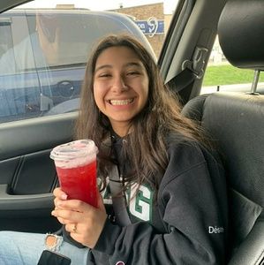 Meet your Posher, Desiree